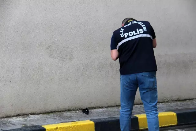 AVM'nin terasına çıkan genç kız aşağı atladı AVM'nin terasına çıkan genç kız aşağı atladı