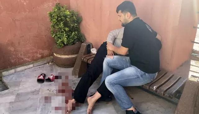 Beyoğlu'nda nefes kesen müdahale: Polis canını hiçe sayıp hayat kurtardı Beyoğlu'nda nefes kesen müdahale: Polis canını hiçe sayıp hayat kurtardı
