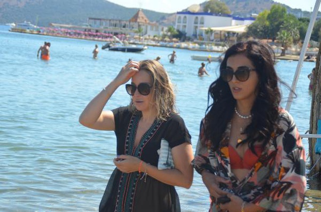 Bodrum'da sahillerde yoğunluk! Güneşi gören denize koştu Bodrum'da sahillerde yoğunluk! Güneşi gören denize koştu