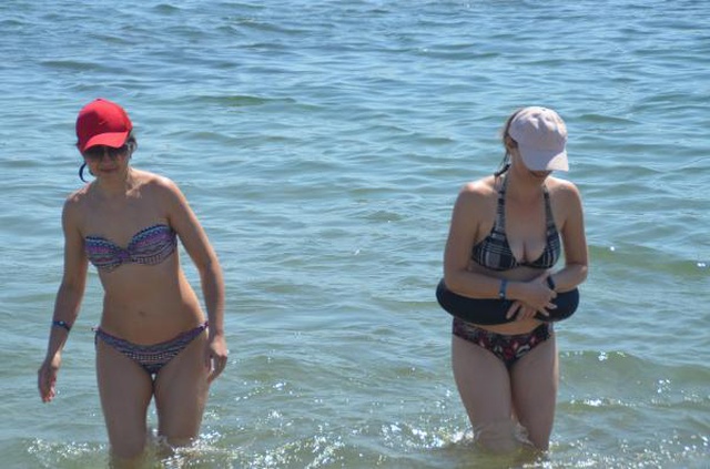 Bodrum'da sahillerde yoğunluk! Güneşi gören denize koştu Bodrum'da sahillerde yoğunluk! Güneşi gören denize koştu