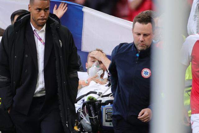 Christian Eriksen maç esnasında yere bir anda yere yığıldı, eşinin görüntüsü yürek burktu