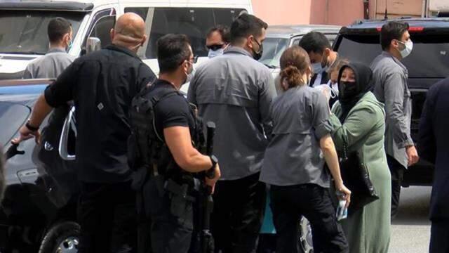 Cumhurbaşkanı Erdoğan'ın verdiği talimat ilçe halkını sevince boğdu! Yol üstünde tam 8 kez makam aracını durdurdular Cumhurbaşkanı Erdoğan'ın verdiği talimat ilçe halkını sevince boğdu! Yol üstünde tam 8 kez makam aracını durdurdular