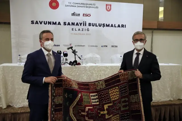 Cumhurbaşkanlığı Savunma Sanayii Başkanı Prof. Dr. Demir, sanayici ve akademisyenler ile bir araya geldi Cumhurbaşkanlığı Savunma Sanayii Başkanı Prof. Dr. Demir, sanayici ve akademisyenler ile bir araya geldi