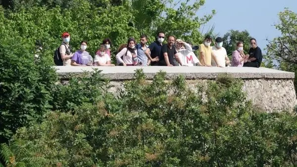 Tepki çeken cansız beden görme yarışı! Ekipler uyardı, kimse umursamadı
