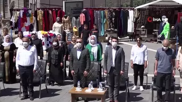 El emeği kilimlerin tanesini 10 bin liradan satışa sunuyorlar El emeği kilimlerin tanesini 10 bin liradan satışa sunuyorlar