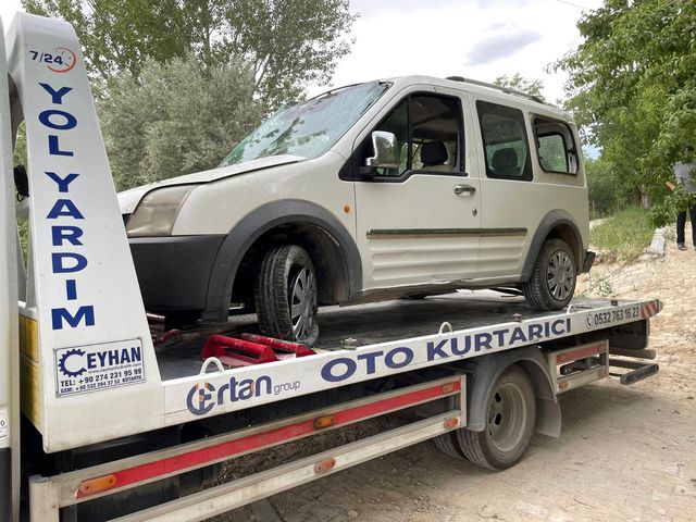 Elazığ'da hafif ticari araç şarampole uçtu: 3 yaralı Elazığ'da hafif ticari araç şarampole uçtu: 3 yaralı