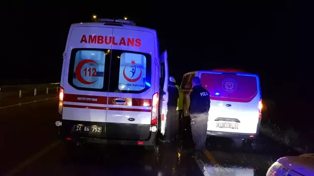 Şarampole devrilen araçta sıkışan yaralıları AFAD ve itfaiye ekipleri kurtardı