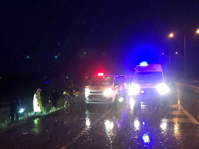 Erzincan'da trafik kazası: 3 yaralı Erzincan'da trafik kazası: 3 yaralı