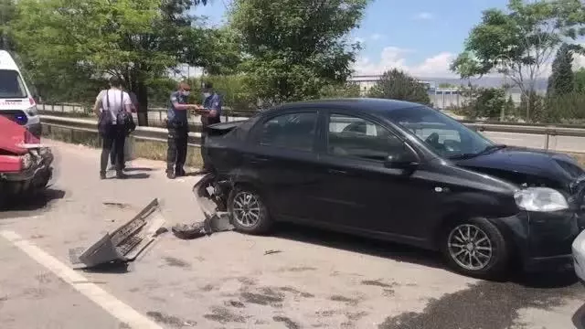 Son dakika! ESKİŞEHİR - 3 aracın karıştığı zincirleme trafik kazasında 8 kişi yaralandı