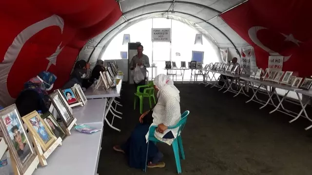 Evlat nöbetindeki anneden oğluna 'teslim ol' çağrısı