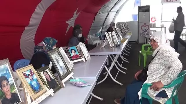 Evlat nöbetindeki anneden oğluna 'teslim ol' çağrısı