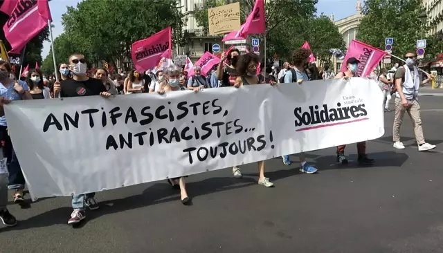 Fransa'da aşırı sağ karşıtı 'özgürlük yürüyüşü' Fransa'da aşırı sağ karşıtı 'özgürlük yürüyüşü'
