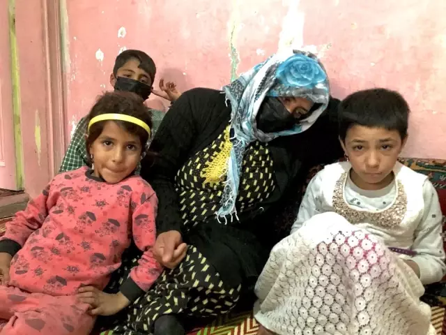 Geçirdiği beyin kanamasıyla yatağa mahkum olan Suriyeli Havin, yeniden yürüyebilmenin hayalini kuruyor Geçirdiği beyin kanamasıyla yatağa mahkum olan Suriyeli Havin, yeniden yürüyebilmenin hayalini kuruyor
