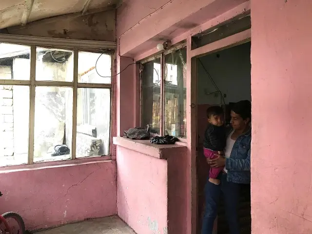 Geçirdiği beyin kanamasıyla yatağa mahkum olan Suriyeli Havin, yeniden yürüyebilmenin hayalini kuruyor Geçirdiği beyin kanamasıyla yatağa mahkum olan Suriyeli Havin, yeniden yürüyebilmenin hayalini kuruyor