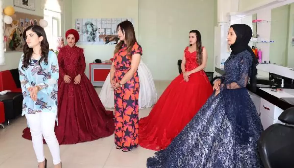 Genç kızlara gelinlik, kuaför ve makyaj desteği