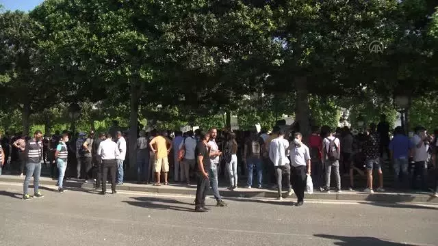 Son dakika... Gözaltındayken ölen genç için protesto gösterisi yapanlarla polis arasında arbede yaşandı