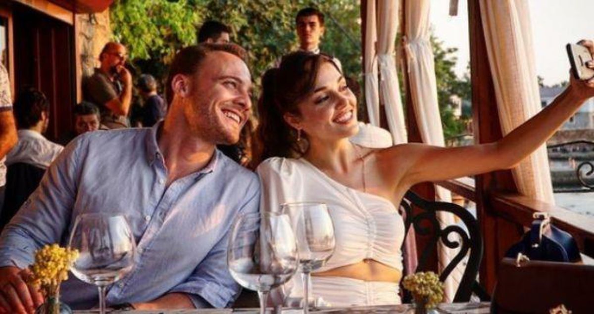 Hande Erçel ile Kerem Bursin sevgili mi?