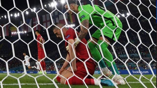İtalya yenilgisi sonrası çekilen bu fotoğraf karesi Türk futbolseverleri kahretti İtalya yenilgisi sonrası çekilen bu fotoğraf karesi Türk futbolseverleri kahretti