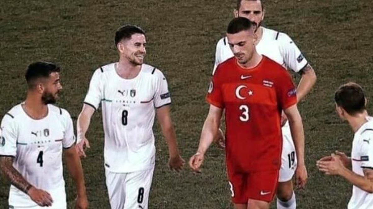 İtalya yenilgisi sonrası çekilen bu fotoğraf karesi Türk futbolseverleri kahretti