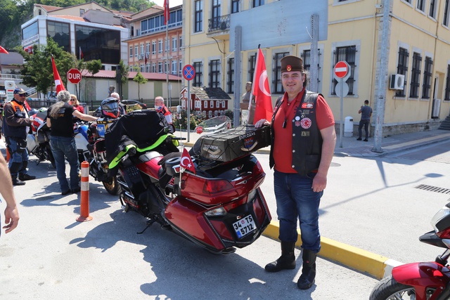 Kazım Karabekir'in torunu İstiklal Yolu'nda dedesinin izini sürüyor Kazım Karabekir'in torunu İstiklal Yolu'nda dedesinin izini sürüyor