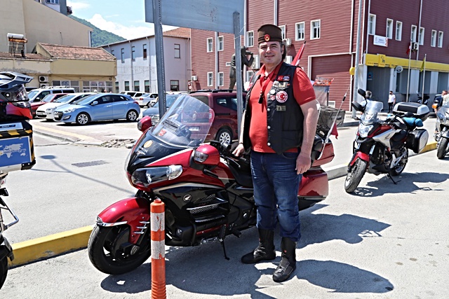 Kazım Karabekir'in torunu İstiklal Yolu'nda dedesinin izini sürüyor Kazım Karabekir'in torunu İstiklal Yolu'nda dedesinin izini sürüyor