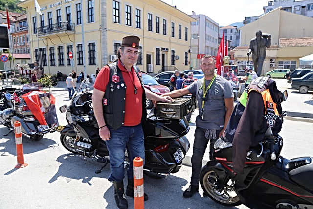 Kazım Karabekir'in torunu İstiklal Yolu'nda dedesinin izini sürüyor Kazım Karabekir'in torunu İstiklal Yolu'nda dedesinin izini sürüyor