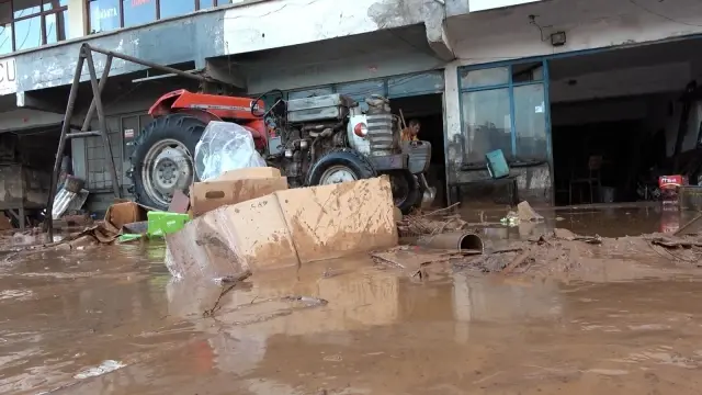 Son dakika... Kırıkkale'de sel felaketi: Çok sayıda ev ve iş yeri hasar gördü