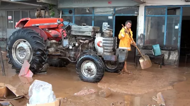 Son dakika... Kırıkkale'de sel felaketi: Çok sayıda ev ve iş yeri hasar gördü