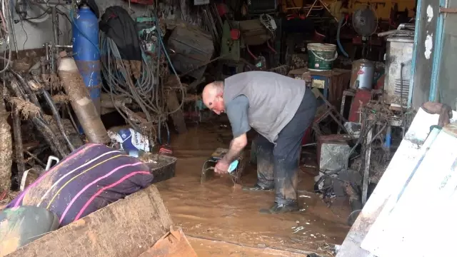 Son dakika... Kırıkkale'de sel felaketi: Çok sayıda ev ve iş yeri hasar gördü