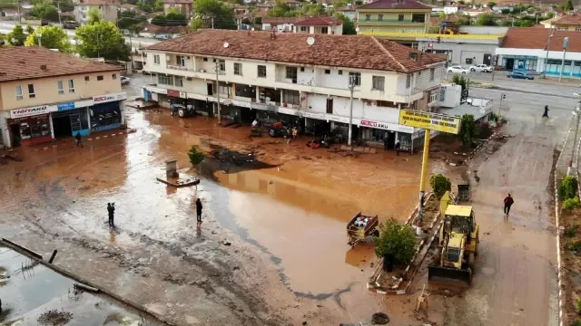Son dakika... Kırıkkale'de sel felaketi: Çok sayıda ev ve iş yeri hasar gördü