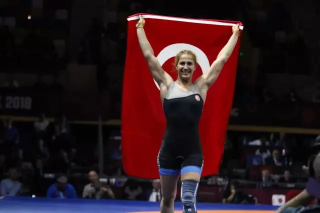 Milli güreşçi Buse Tosun'dan gümüş madalya Milli güreşçi Buse Tosun'dan gümüş madalya