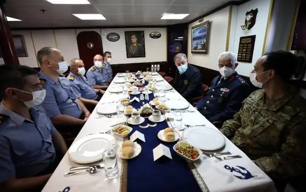 Son dakika haberi: Milli Savunma Bakanı Akar, Libya Görev Grup Komutanlığını ziyaret etti