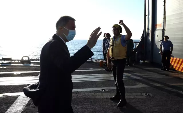 Son dakika haberi: Milli Savunma Bakanı Akar, Libya Görev Grup Komutanlığını ziyaret etti