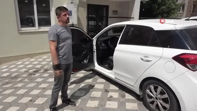 Motosikletli kurye, trafikte doktoru darp etti Motosikletli kurye, trafikte doktoru darp etti