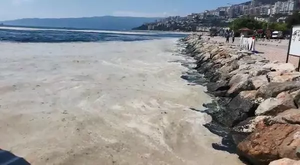 Müsilaj yeniden Gemlik Körfezi'nde Müsilaj yeniden Gemlik Körfezi'nde