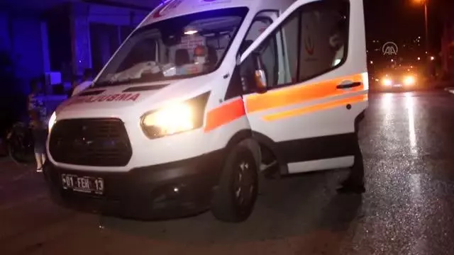Otomobil ile çarpışan motosikletin sürücüsü yaralandı Otomobil ile çarpışan motosikletin sürücüsü yaralandı