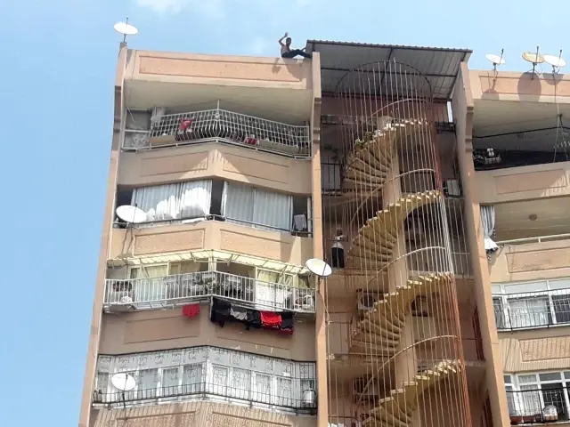 Son dakika haber... Polisin ikna çabası sonuç verdi, intihardan vazgeçti Son dakika haber... Polisin ikna çabası sonuç verdi, intihardan vazgeçti