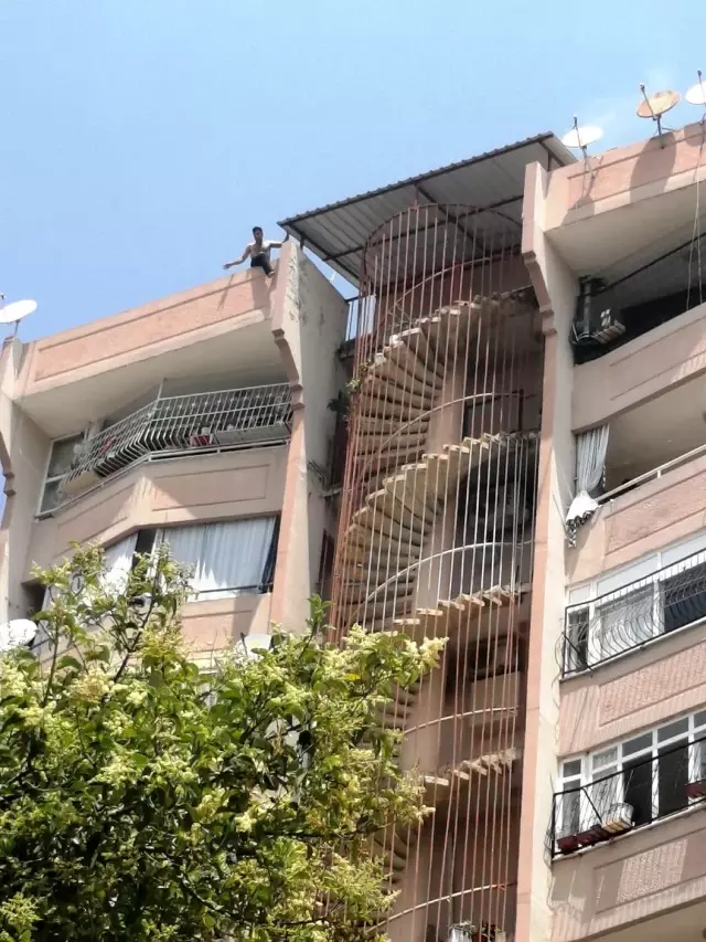 Son dakika haber... Polisin ikna çabası sonuç verdi, intihardan vazgeçti Son dakika haber... Polisin ikna çabası sonuç verdi, intihardan vazgeçti