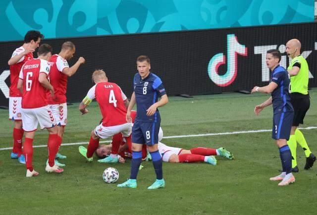 Son Dakika: EURO 2020'de kahreden anlar! Christian Eriksen'in kalbi durdu Son Dakika: EURO 2020'de kahreden anlar! Christian Eriksen'in kalbi durdu