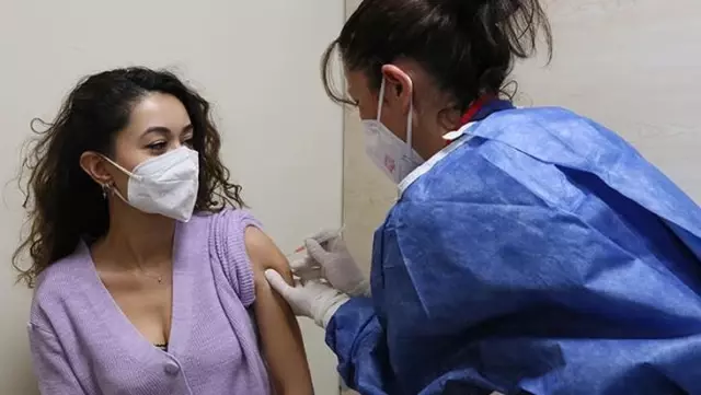 Son Dakika: Koronavirüsle mücadele kapsamında uygulanan aşı miktarı 33 milyonu aştı Son Dakika: Koronavirüsle mücadele kapsamında uygulanan aşı miktarı 33 milyonu aştı