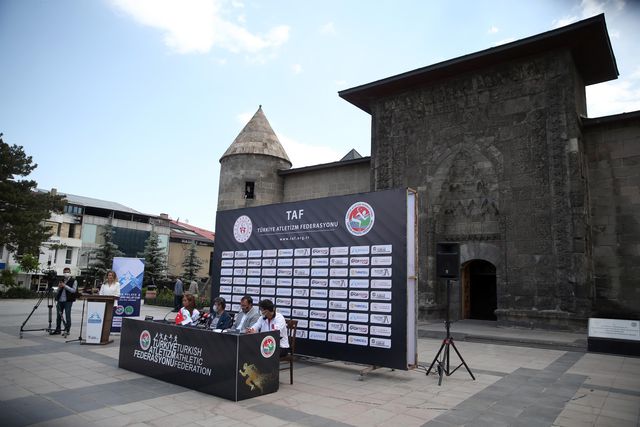 TAF Başkanı Fatih Çintimar: 'Bugün yine Türkiye rekorları çıkacak' TAF Başkanı Fatih Çintimar: 'Bugün yine Türkiye rekorları çıkacak'