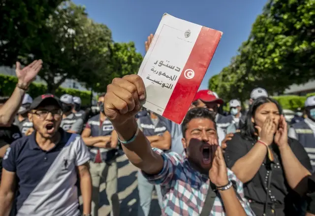 Son dakika... Gözaltındayken ölen genç için protesto gösterisi yapanlarla polis arasında arbede yaşandı