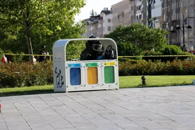 Genç kadının unutkanlığı polisi alarma geçirdi, meraklı vatandaşlar film izler gibi seyretti