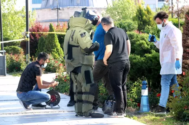 Genç kadının unutkanlığı polisi alarma geçirdi, meraklı vatandaşlar film izler gibi seyretti