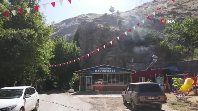 Uzunluğu 420 metre olan 'Soğuk Mağara'ya yemeğe değil, serinlemeye geliyorlar Uzunluğu 420 metre olan 'Soğuk Mağara'ya yemeğe değil, serinlemeye geliyorlar