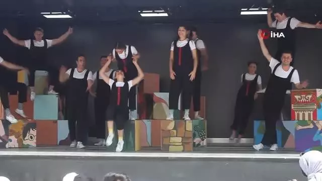 Vanlı çocukların tiyatro sevinci