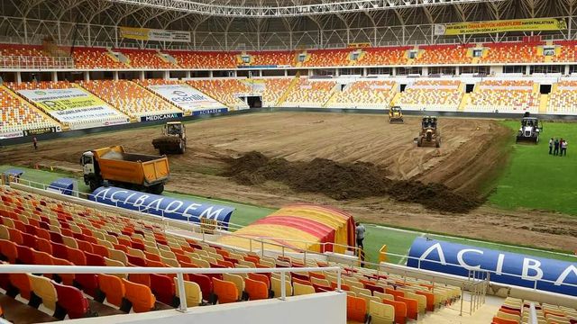 Yeni Malatya Stadyumu'nda çim zemin değişiyor