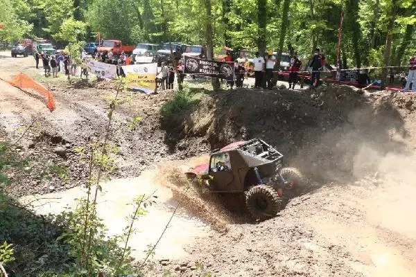 ZONGULDAK'TA OFF-ROAD HEYECANI ZONGULDAK'TA OFF-ROAD HEYECANI