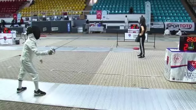 10,12 ve 14 Yaş Altı Eskrim Türkiye Şampiyonası sürüyor 10,12 ve 14 Yaş Altı Eskrim Türkiye Şampiyonası sürüyor