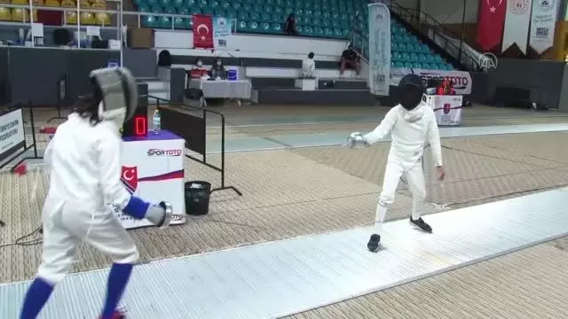 10,12 ve 14 Yaş Altı Eskrim Türkiye Şampiyonası sürüyor 10,12 ve 14 Yaş Altı Eskrim Türkiye Şampiyonası sürüyor